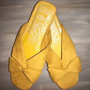 Dolce Vita sandals yellow size 8.5 NWOT